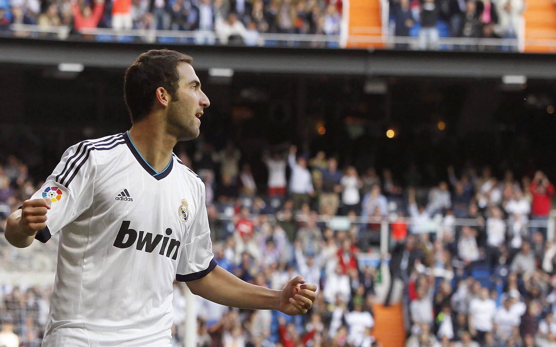 开云官方平台-2019年季后赛：库里在关键第四节投入连续三记远距离三分，领导勇士获胜！